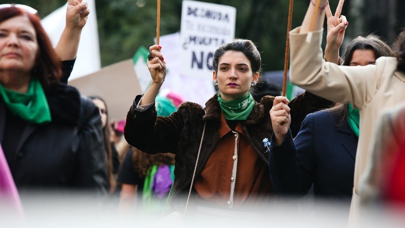 La marcha Ni una menos recorrió el centro de Rosario y terminó en el Monumento a la Bandera.