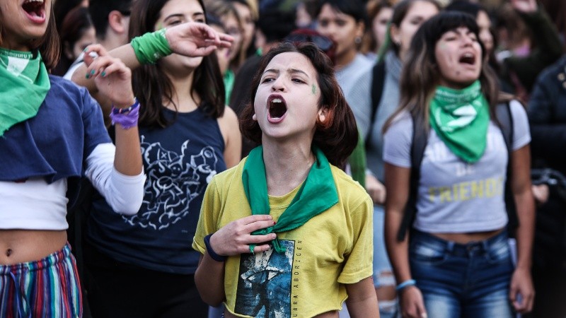 La marcha Ni una menos recorrió el centro de Rosario y terminó en el Monumento a la Bandera.