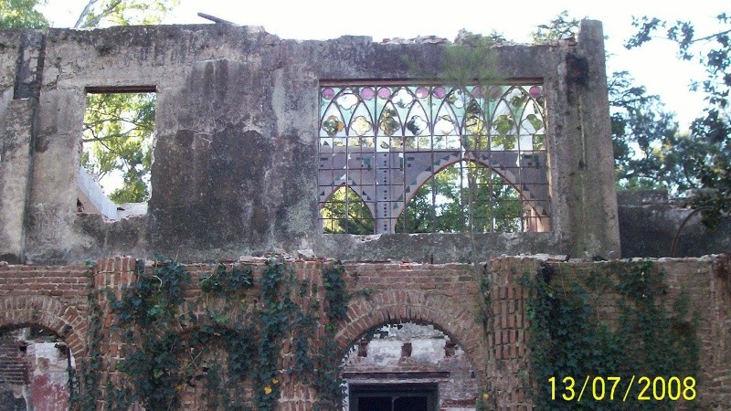 Así era la casona ubicada en el monte Caballero. En los últimos años fue saqueada. 