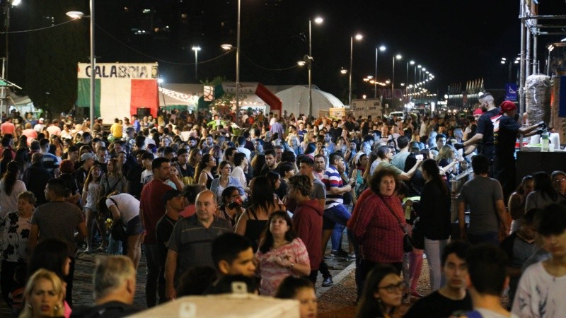 La fiesta de Colectividades es el evento cultural al aire libre que más gente convoca en Rosario.