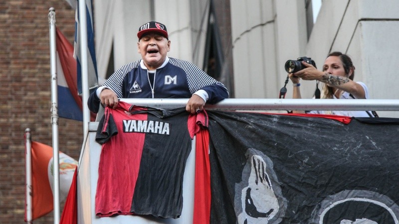 El 14 de febrero, un día antes del partido contra Central, Diego se encontró con los hinchas de Newell´s en un hotel céntrico.