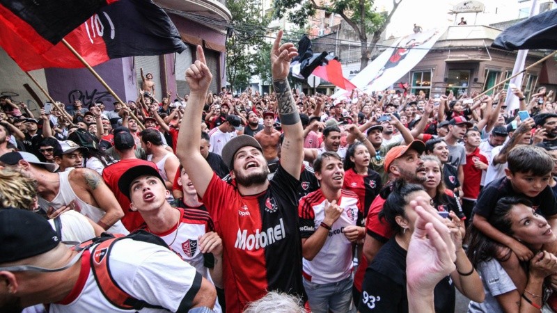 El 14 de febrero, un día antes del partido contra Central, Diego se encontró con los hinchas de Newell´s en un hotel céntrico.