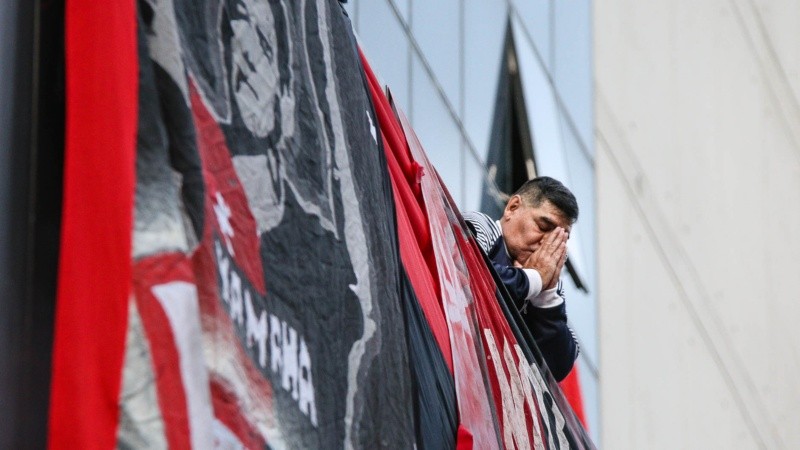 El 14 de febrero, un día antes del partido contra Central, Diego se encontró con los hinchas de Newell´s en un hotel céntrico.