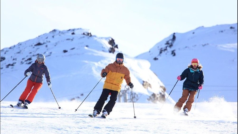 Autoridades del Enapro pagaban instructores de esquí con la tarjeta corporativa