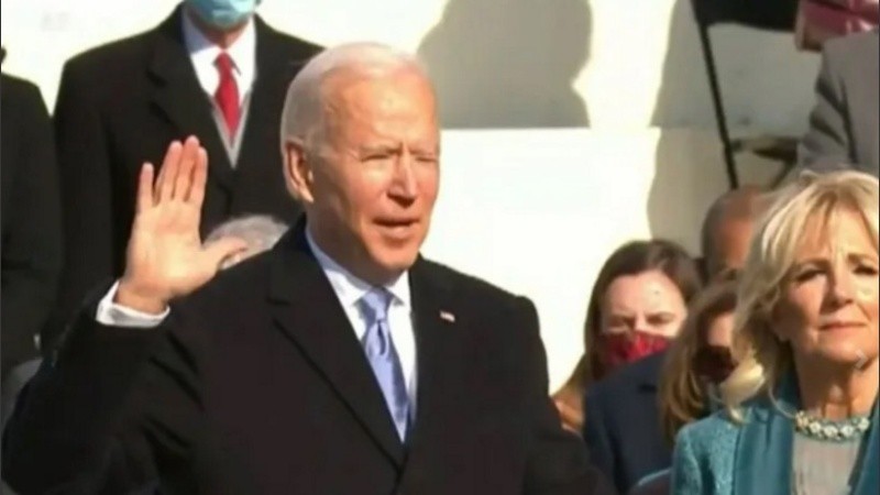 Joe Biden tomó posesión de su cargo en las escalinatas del Capitolio.