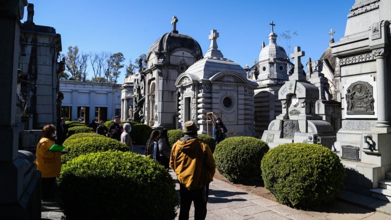 Volvieron este sábado las visitas diurnas al histórico cementerio El Salvador. 