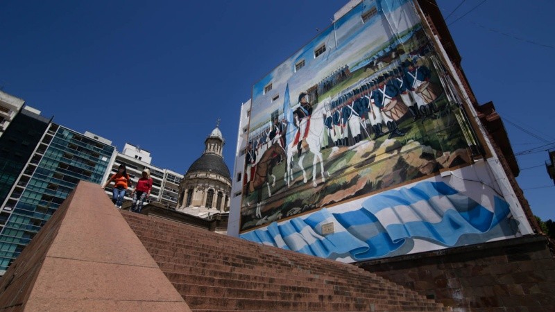 El enorme mural de Manuel Belgrano quedó inaugurado este lunes por la mañana.