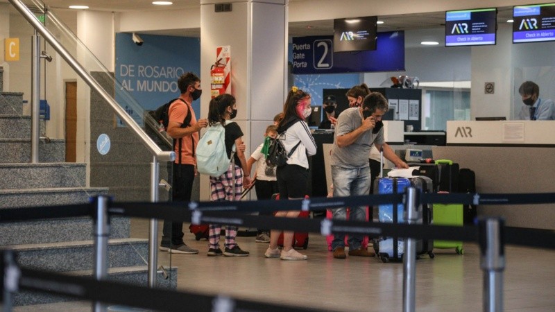 Se espera más movimiento de pasajeros para los próximos meses en el aeropuerto de Rosario.