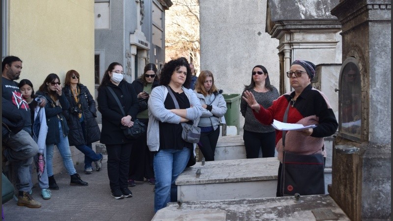 Una captura de la visita guiada por el cementerio La Piedad.