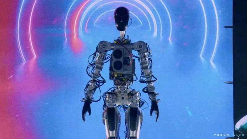 Según Musk, el robot podría producirse en masa dentro de tres o cinco años.