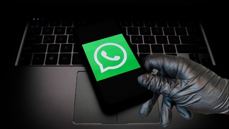 Al hackear una cuenta de WhatsApp, los cibercriminales acceden a información sensible de la víctima.