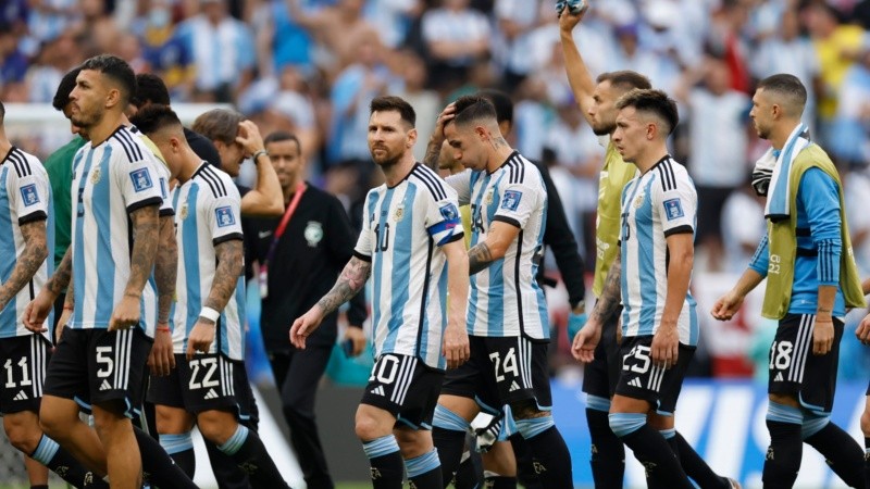 La decepción de los jugadores argentinos al retirarse del campo de juego