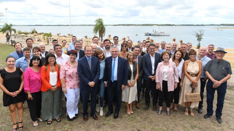 El presidente anunció obras de infraestructura urbana y deportiva en Concepción del Uruguay.