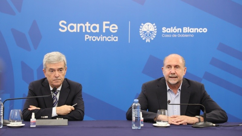 El ministro de Economía, Walter Agosto, y el gobernador Omar Perotti.