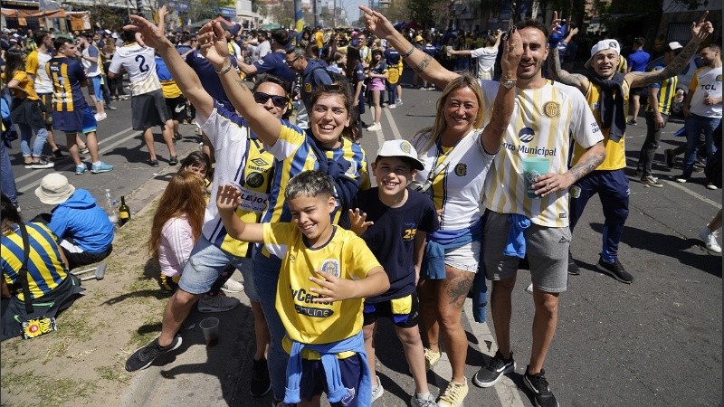 Abrieron las puertas del Estadio Gigante de Arroyito en el norte rosarino, y así se vivía la previa al clásico 