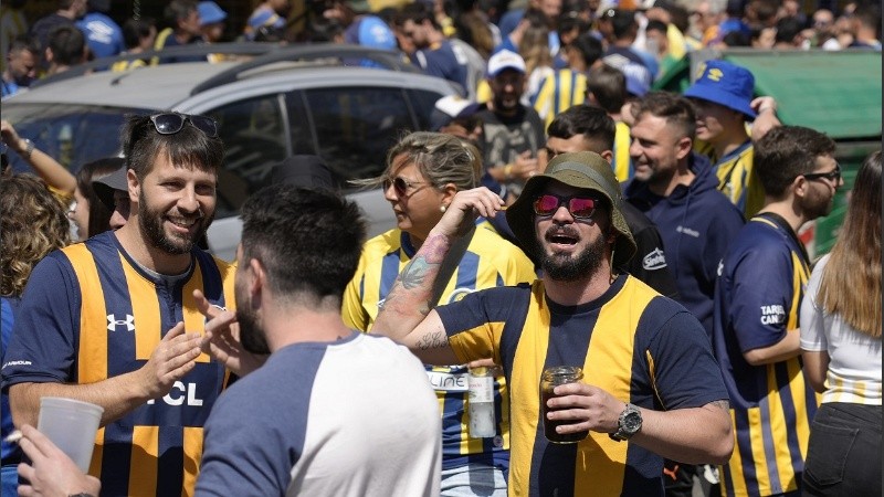 Abrieron las puertas del Estadio Gigante de Arroyito en el norte rosarino, y así se vivía la previa al clásico 