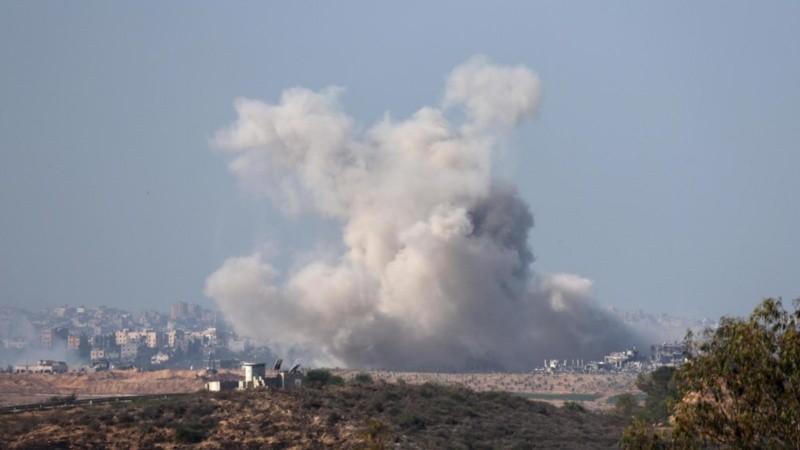  Humo procedente de un ataque aéreo israelí sobre Beit Hanoun, en el norte de Gaza tras el fin de la tregua.