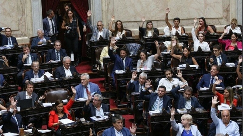 El momento en que se levantó la sesión en la Cámara de Diputados de la Nación.