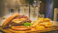 El consumo de carne picada -generalmente en hamburguesas- suele ser uno de los principales riesgos en menores de 5 años.