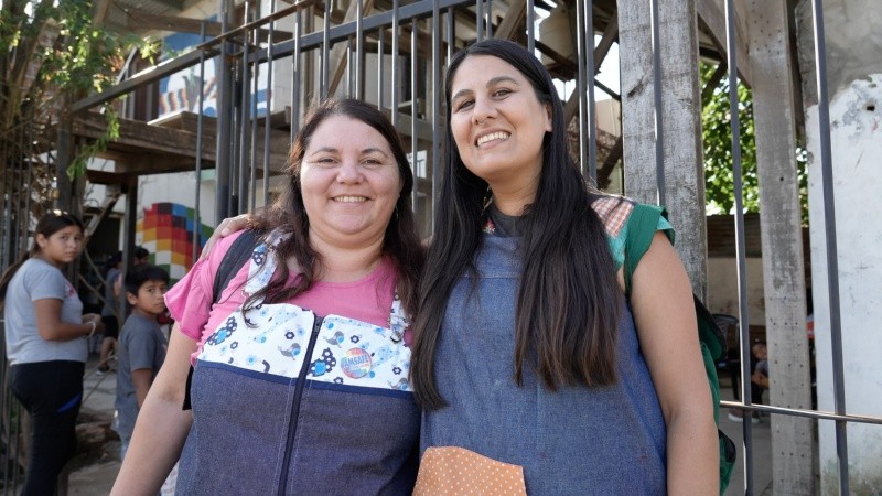 Mariela y Marianela, docentes del Centro de Alfabetización Básica para Jóvenes y Adultos.