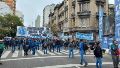 Tras la media sanción a la Ley Bases, la CGT se moviliza en Buenos Aires y gremios marchan en Rosario
