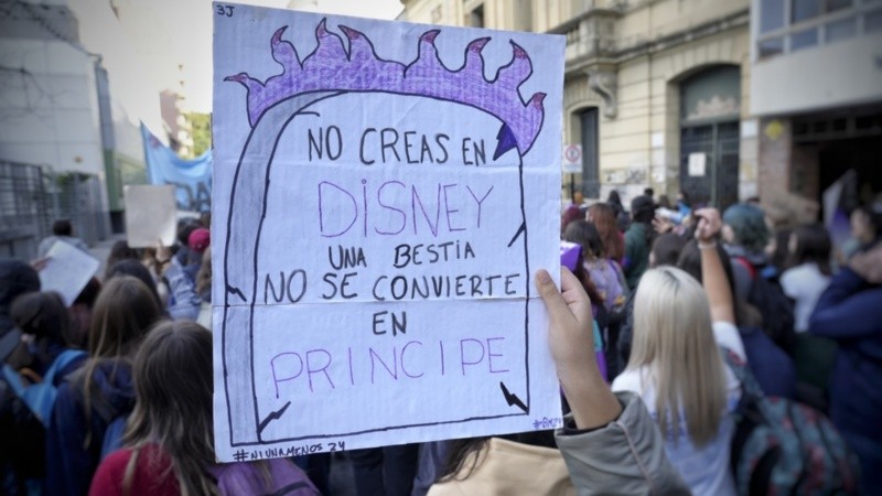 Masiva marcha en Rosario por Ni una menos.