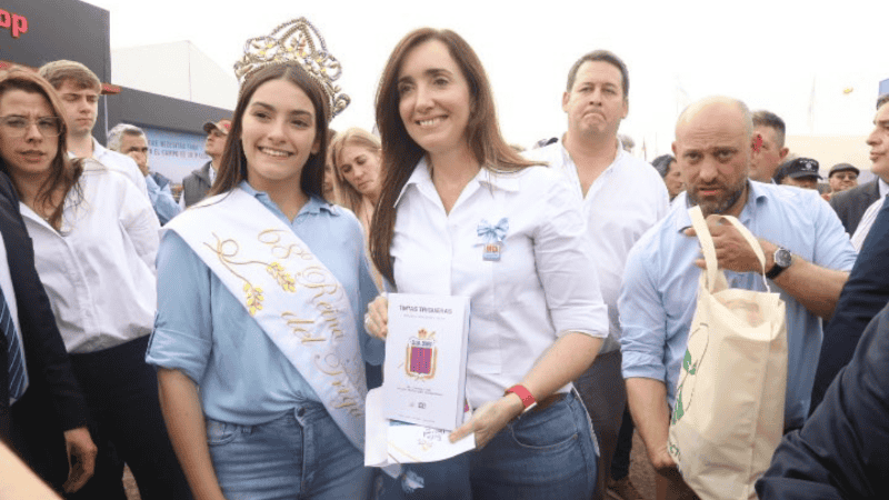 La vicepresidenta junto con el ministro Puccini, muy cercano al gobernador Pullaro