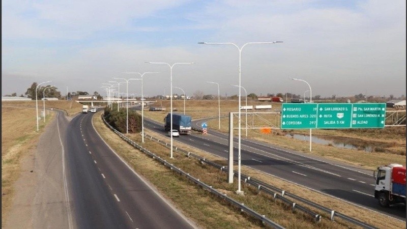 Un sector de la autopista Rosario-Santa Fe fue blanco del robo de transformadores que afectaron la iluminación.