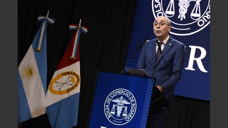 El presidnte de la Bolsa de Rosario, Miguel Simioni, dando su discurso en el 140 aniversario de la entidad