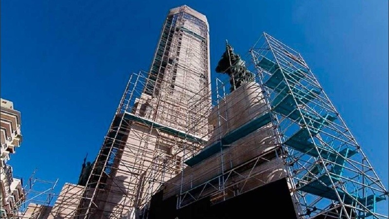 El reclamo es por la obra frenada en el Monumento y también por las obras viales.