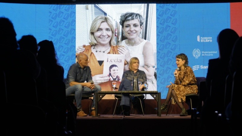 La presentación del libro sobre Leda en la feria rosarina.