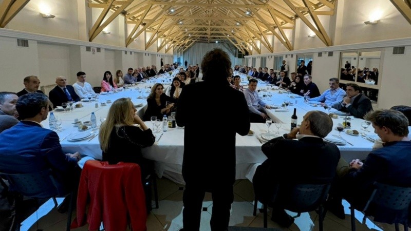 Milei habló a los presentes durante el asado.