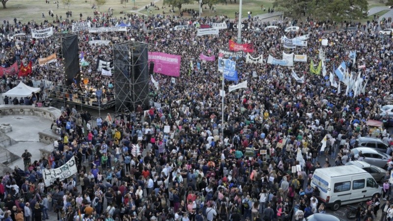 La marcha llegó al Monumento al atardecer.