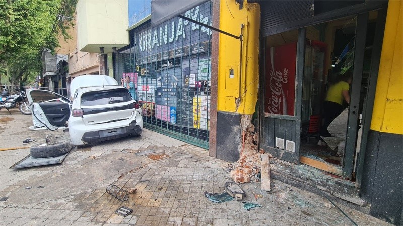 Detuvieron a tres delincuentes por escruches a autos tras una persecución.