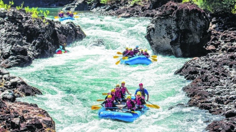 La mujer de 60 años falleció mientras practicaba rafting.