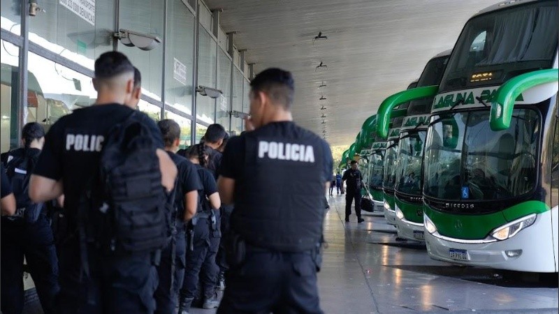 Uno de los objetivos de la medida que prepara el gobierno es producir arraigo entre los policías que llegan desde el interior de la provincia.