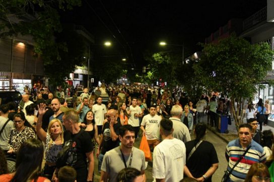 Noche en mi barrio llega al Centro Comercial Azcuénaga y transformará en peatonal un tramo de calle Mendoza