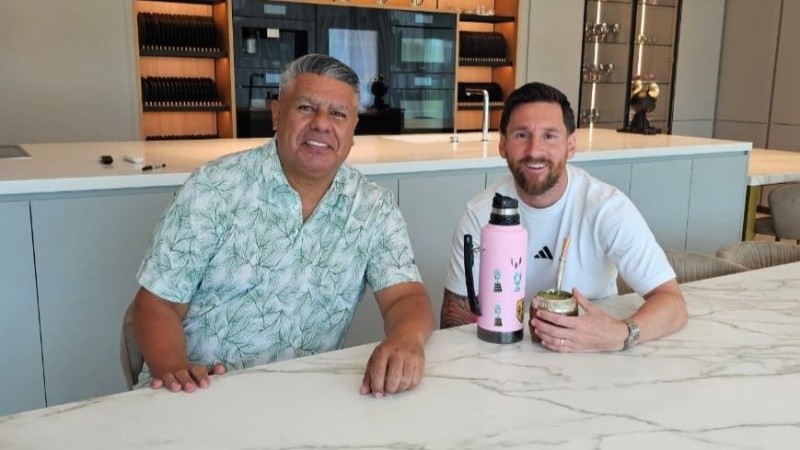 El principal dirigente del fútbol argentino y el mejor judador del mundo pasaron un rato juntos.