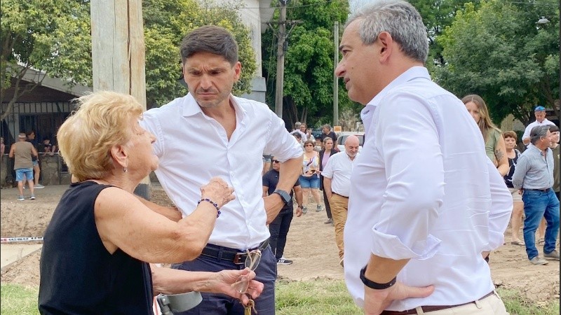 El gobernador Maximiliano Pullaro, junto al ministro de Obras Públicas, Lisandro Enrico y al intendente de Rosario, Pablo Javkin, supervisó esta semana las obras de remodelación integral de avenida Rouillón de avenida Pellegrini a avenida 27 de Febrero.