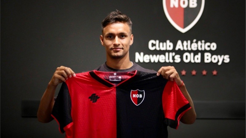 Alejo Tabares, el lateral izquierdo que se suma a Newell's.