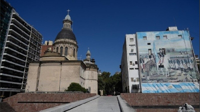 La Catedral de Rosario vista desde el Monumento a la Bandera.