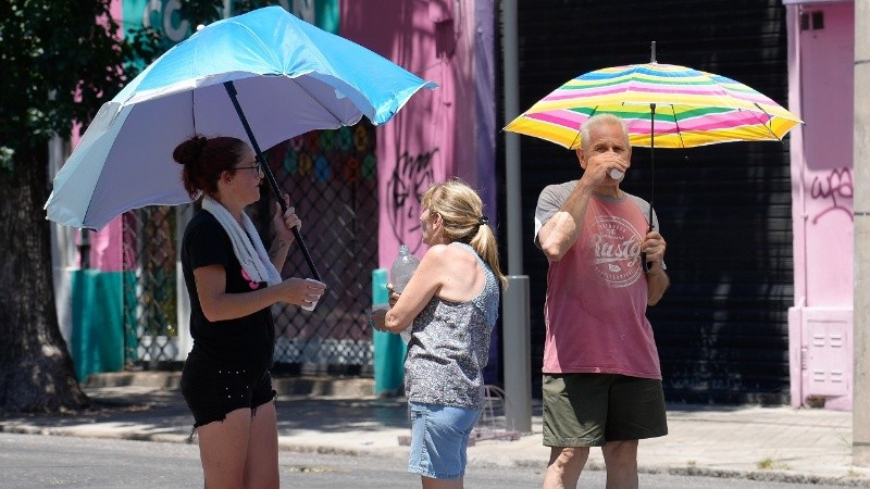 Del calor a la lluvia: este sábado habrá más de 30 grados y agua.