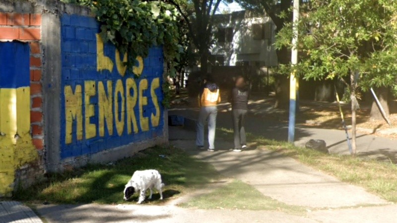 Un grafiti de Los Menores en Martínez de Estrada y Sánchez de Loria, hoy tapado.