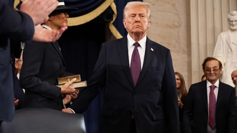 Donald Trump anunció medidas que van desde declarar la emergencia en la frontera hasta la desregulación ambiental.