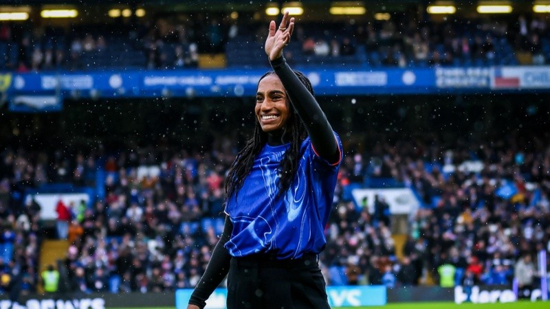 Naomi Girma fue presentada este lunes como jugadora del Chelsea inglés.