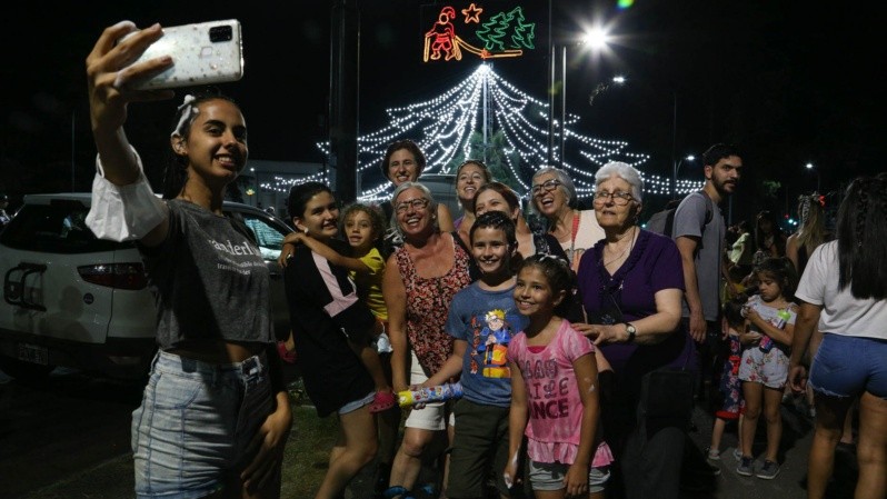 Familias enteras disfrutaron de una emocionante noche. (Foto: Alan Monzón/Rosario3)